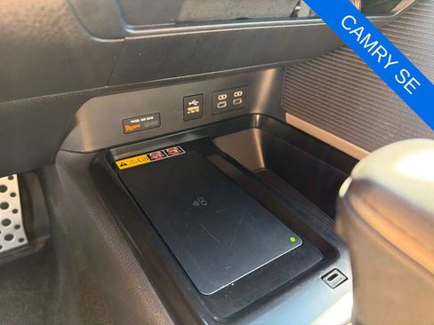 Used 2025 Toyota Camry SE FWD image 17