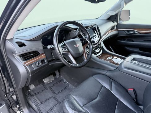 Used 2020 Cadillac Escalade ESV 2WD image 23