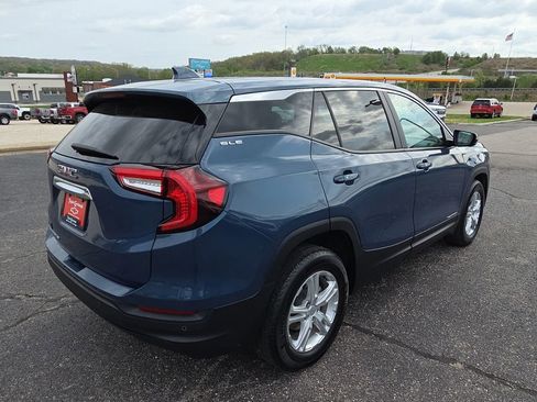 Used 2024 GMC Terrain SLE image 8