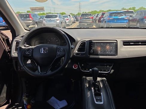Used 2019 Honda HR-V Touring image 10
