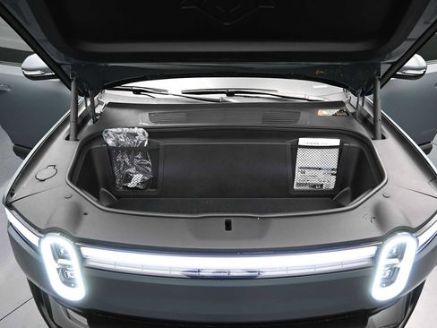 Used 2025 Rivian R1S Premium AWD/4WD image 23