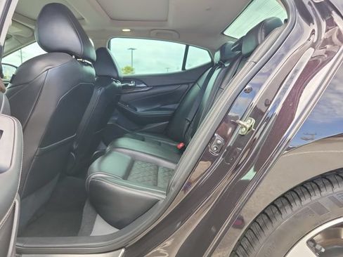 Used 2016 Nissan Maxima Platinum w/ Interior Lighting Package FWD image 9