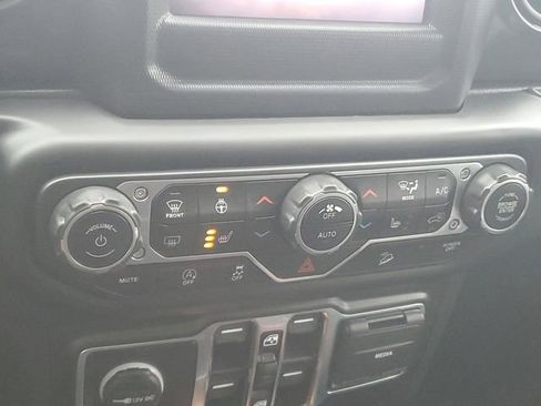 Used 2021 Jeep Wrangler Unlimited Sport image 19