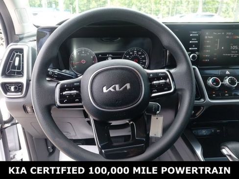 Used 2023 Kia Sorento LX FWD image 11