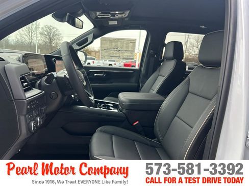 New 2026 Chevrolet Suburban Premier w/ Sun And Tow Package AWD/4WD image 11