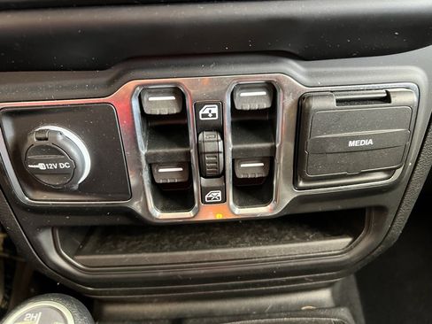 Used 2021 Jeep Wrangler Unlimited Sport image 25