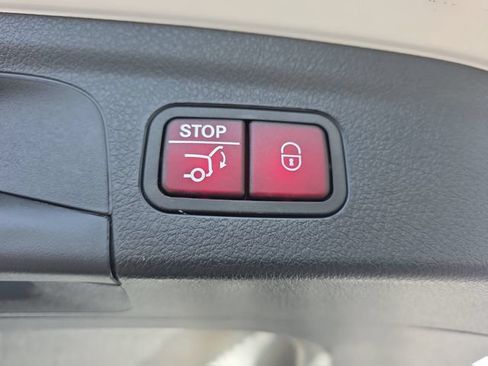 Used 2024 Mercedes-Benz GLE 350 4MATIC w/ Driver Assistance Package image 13