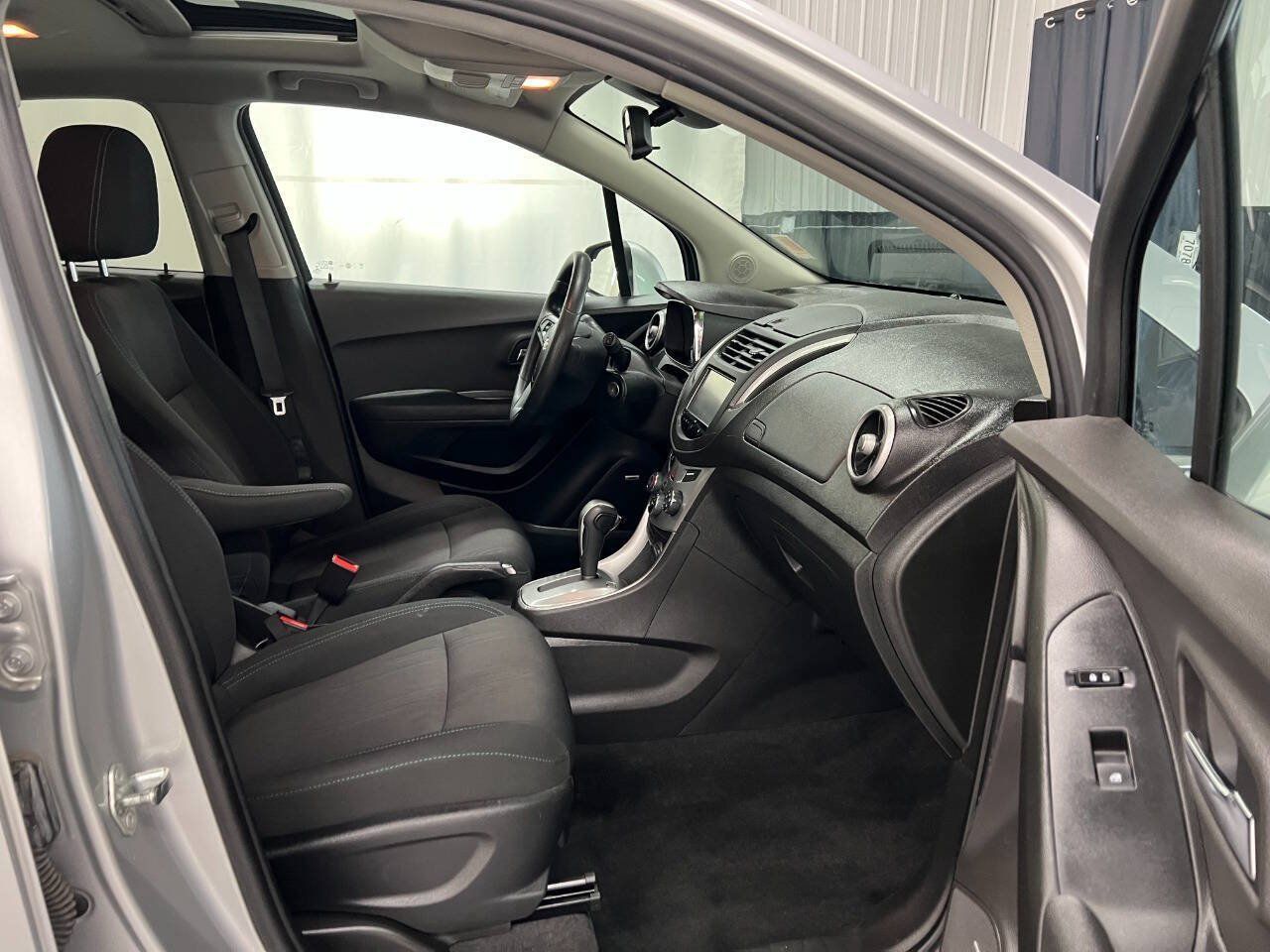 Used 2016 Chevrolet Trax LT w/ LT Sun and Sound Package FWD image 11