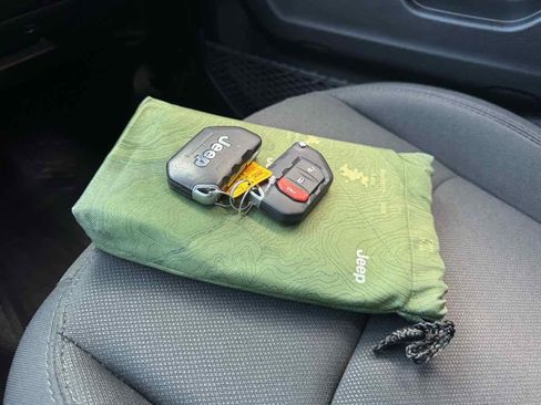 Used 2019 Jeep Wrangler Unlimited Sport S image 32