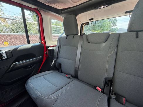 Used 2025 Jeep Wrangler Unlimited Sahara AWD/4WD image 39