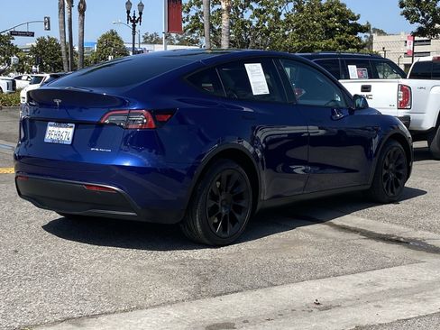 Used 2023 Tesla Model Y Long Range AWD/4WD image 5