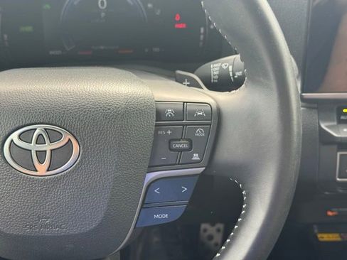 Used 2025 Toyota Camry SE FWD image 16