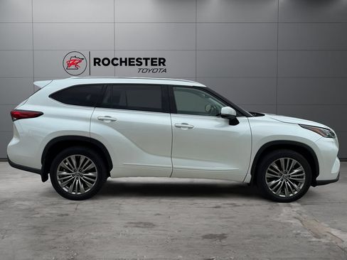 Used 2022 Toyota Highlander Platinum AWD/4WD image 6