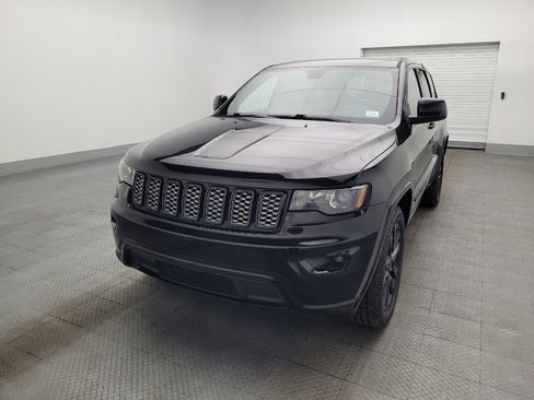 Used 2018 Jeep Grand Cherokee Altitude image 15