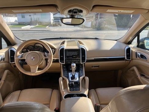 Used 2011 Porsche Cayenne image 6