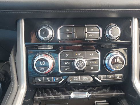 Used 2023 GMC Yukon Denali w/ Advanced Technology Package AWD/4WD image 28