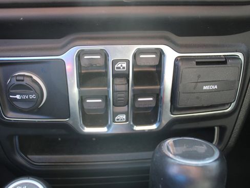 Used 2022 Jeep Wrangler Unlimited Sahara w/ Cold Weather Group image 36