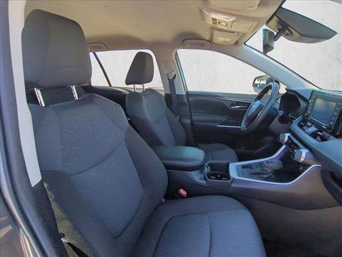 Used 2022 Toyota RAV4 XLE image 17