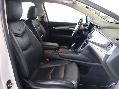Used 2017 Cadillac XT5 Luxury w/ Driver Awareness Package FWD image 21