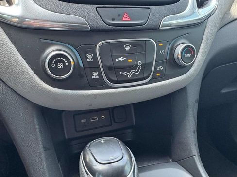 Used 2020 Chevrolet Equinox LS w/ LS Convenience Package FWD image 18