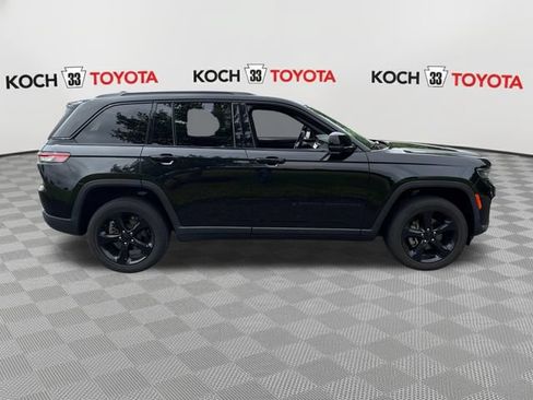 Used 2023 Jeep Grand Cherokee Altitude AWD/4WD image 9