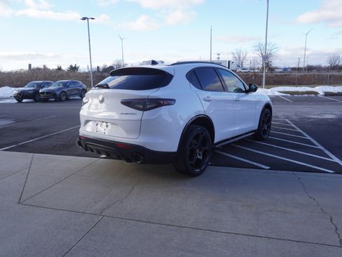 Used 2024 Alfa Romeo Stelvio Veloce image 6