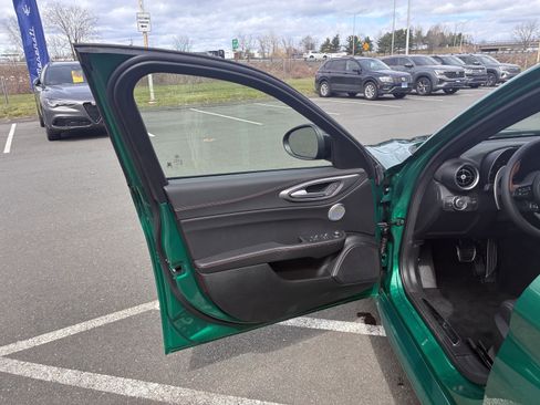 Certified 2025 Alfa Romeo Giulia AWD w/ Driving Assist Package image 13