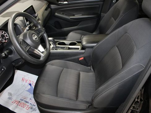 Used 2024 Nissan Altima 2.5 SV FWD image 12