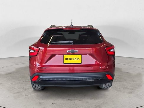 Used 2024 Chevrolet Trax RS w/ Sunroof Package FWD image 6