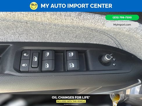 Used 2022 Jeep Compass Latitude w/ Convenience Group AWD/4WD image 11