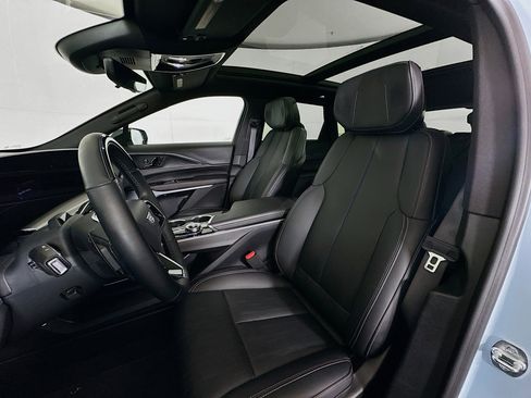 Used 2025 Cadillac Lyriq Sport image 13