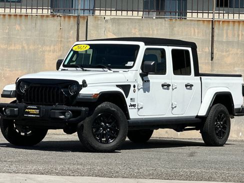 Used 2023 Jeep Gladiator Sport AWD/4WD image 8