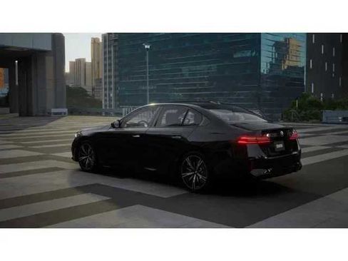 New 2027 BMW 530i RWD image 2