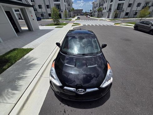 Used 2014 Hyundai Veloster w/ Style Package 02 FWD image 3