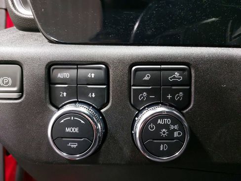 Used 2024 GMC Sierra 2500 SLT w/ SLT Convenience Package image 28