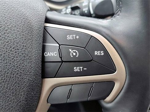 Used 2017 Jeep Cherokee Latitude w/ Comfort & Sound Group image 17