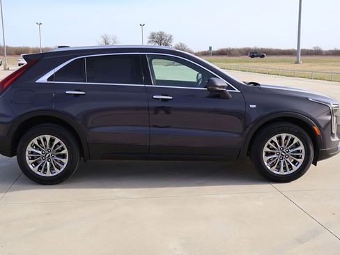 Used 2025 Cadillac XT4 Premium Luxury FWD image 5