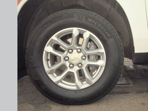 Used 2025 Chevrolet Tahoe LT image 9