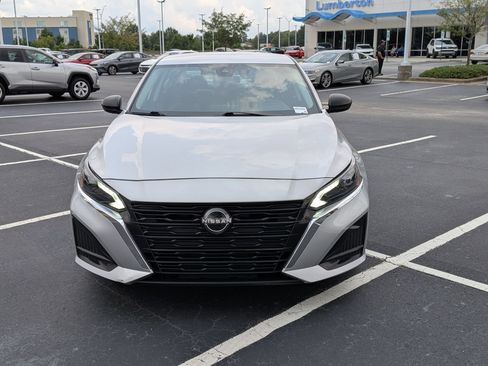 Used 2024 Nissan Altima 2.5 SV FWD image 8