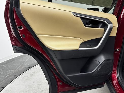 Used 2022 Toyota RAV4 LE image 26