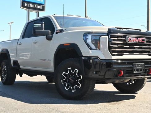 Used 2026 GMC Sierra 2500 AT4X image 2