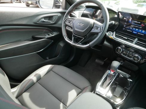 Used 2025 Chevrolet Trax RS w/ Driver Confidence Package FWD image 9