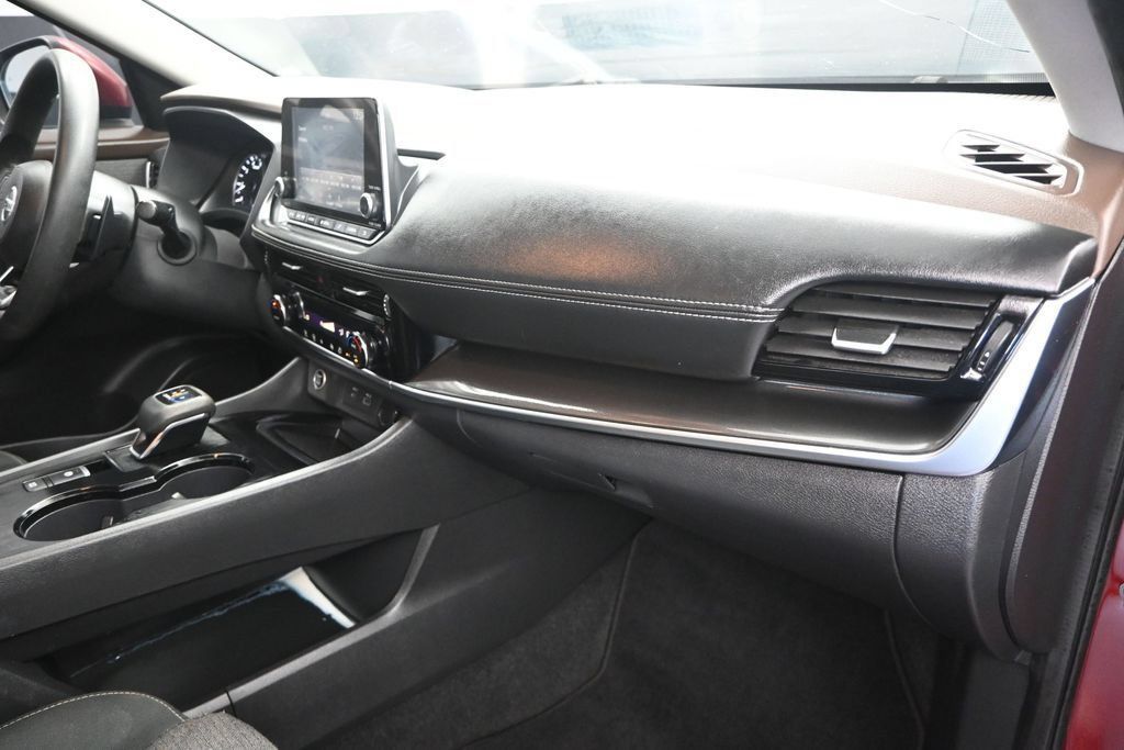 Used 2021 Nissan Rogue SV FWD image 24