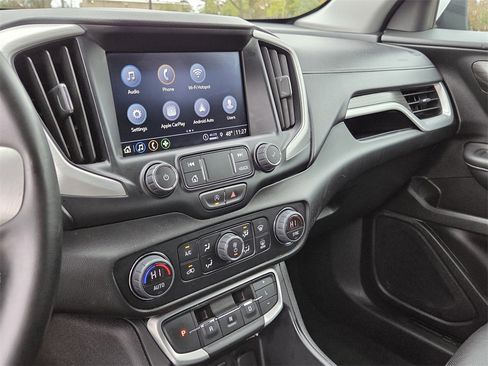 Used 2024 GMC Terrain SLT image 10