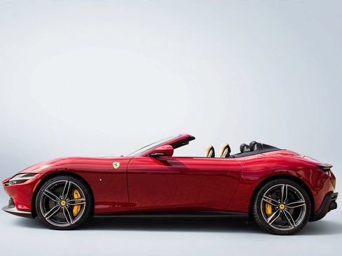 Certified 2025 Ferrari Roma Spider RWD image 9