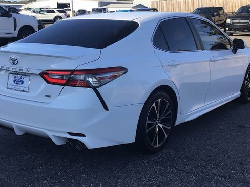 Used 2018 Toyota Camry SE image 5