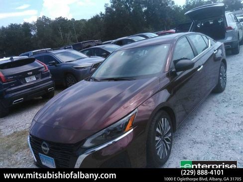 Used 2024 Nissan Altima 2.5 SV FWD image 1