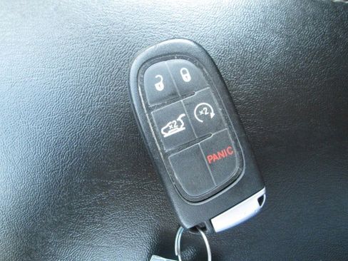 Used 2021 Jeep Cherokee Latitude Lux w/ Comfort/Convenience Group image 21