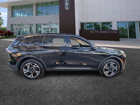 New 2025 Lincoln Nautilus Premier image 8