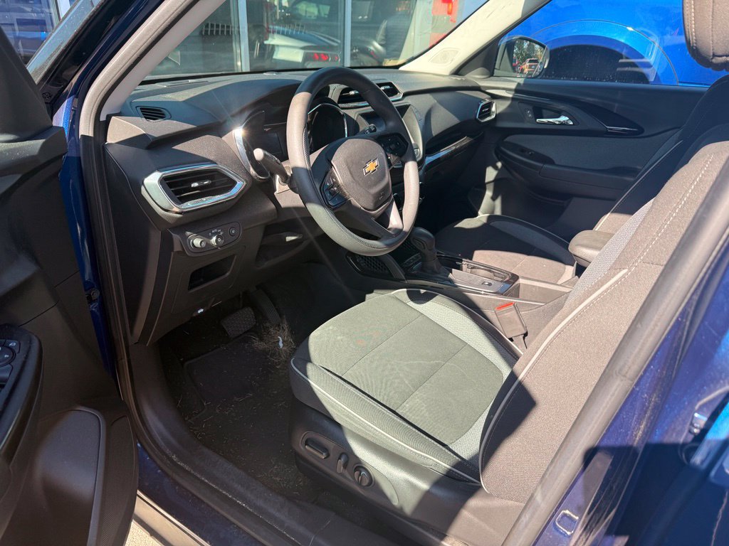 Used 2023 Chevrolet TrailBlazer LT AWD/4WD image 12